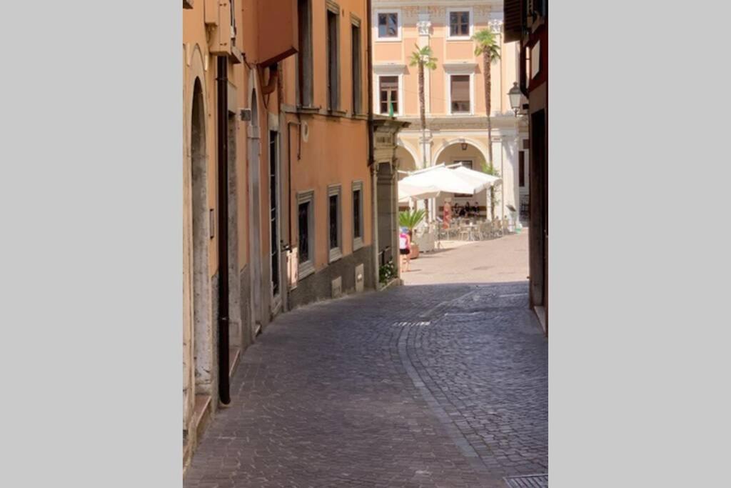 Daisy House: Nice Attic In The Historical Center Salò Extérieur photo